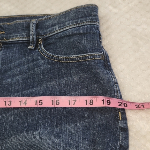 ANN TAYLOR LOFT DENIM ROLL SHORTS SIZE 8 PRE OWNED - Picture 8 of 11